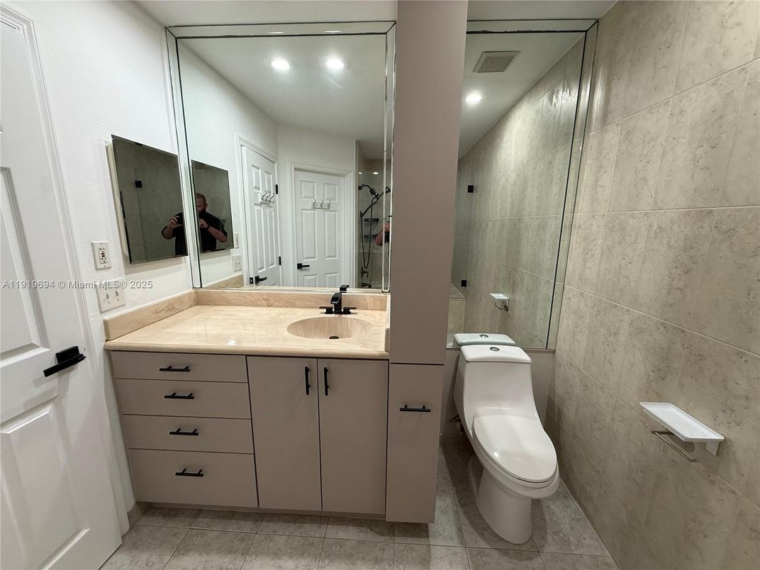 Bathroom, Interior, Recessed Lighting