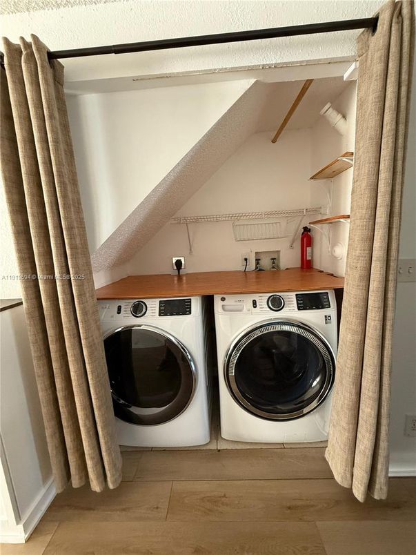 Interior, Utility Closets, Washer, Wood Texture Flooring