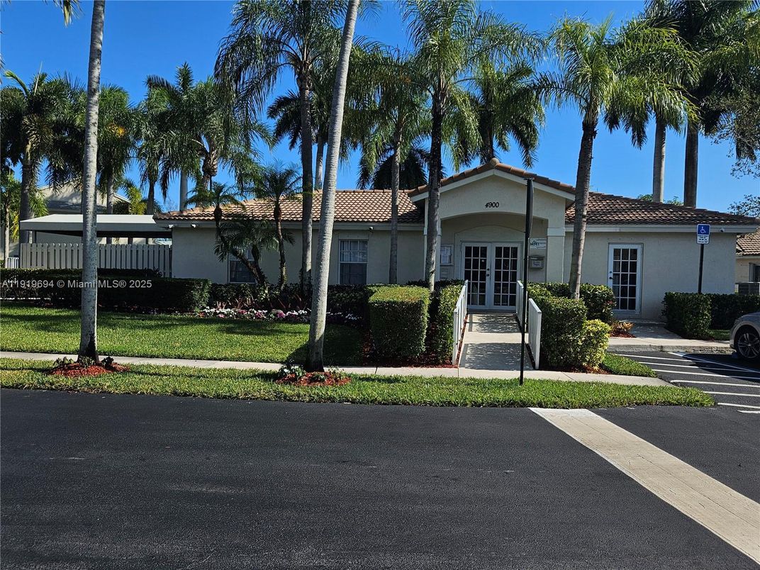 Exterior, Facade, Spanish Mediterranean