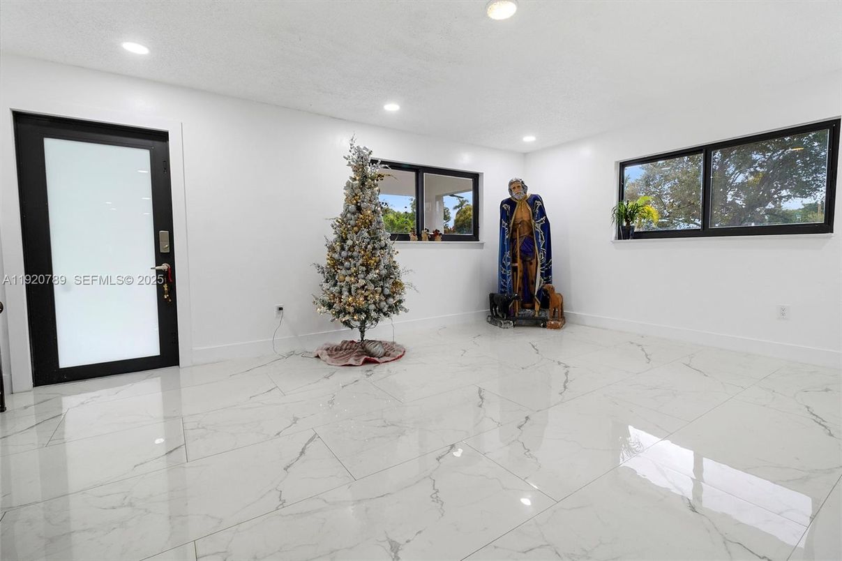 Empty room, Interior, Marble, Recessed Lighting