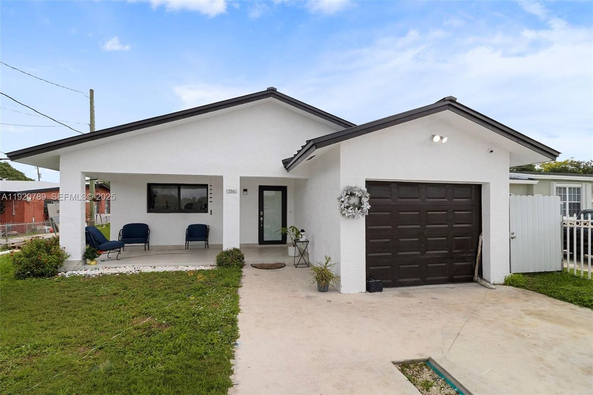 Attached, Exterior, Facade, Spanish Mediterranean