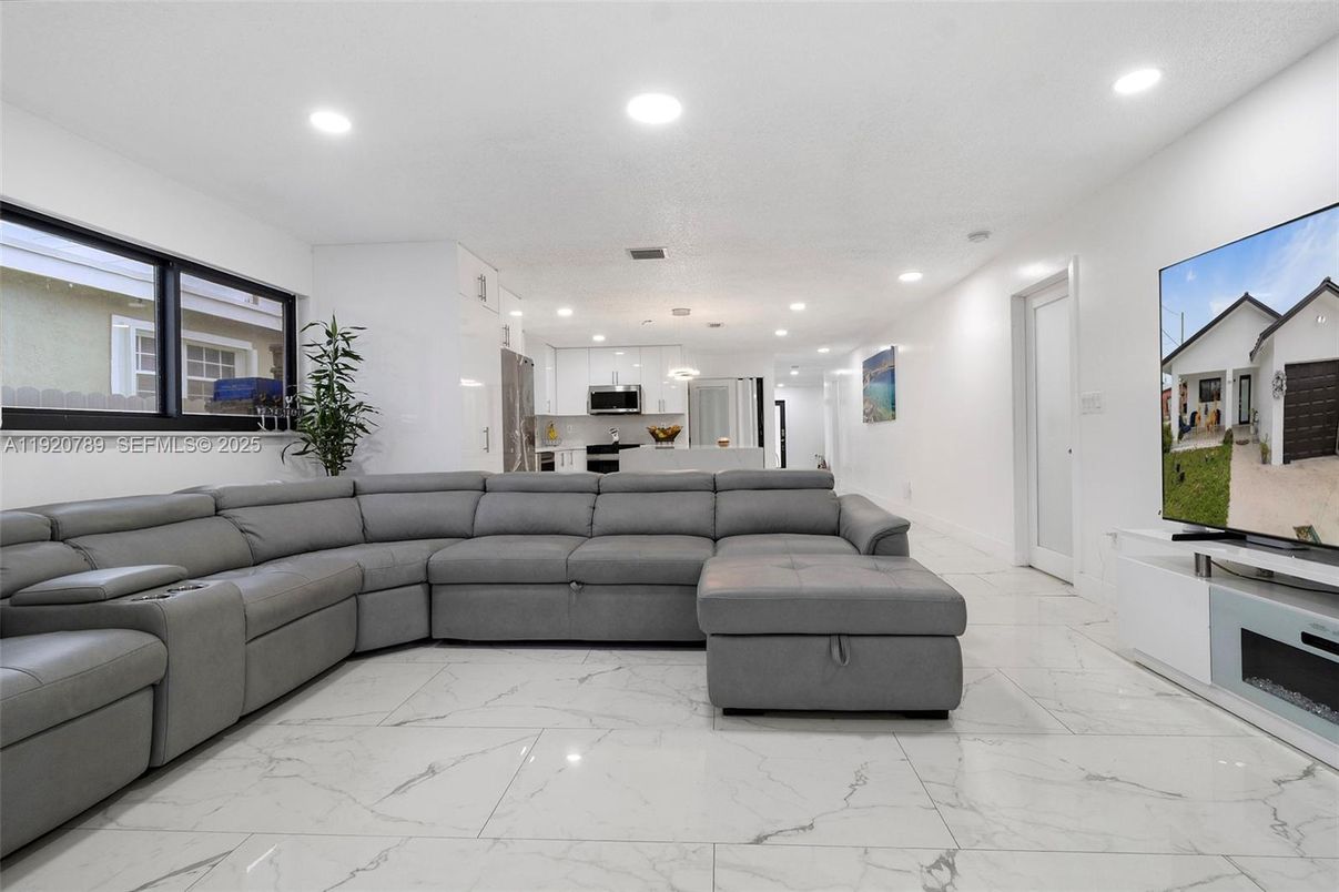 Interior, Kitchen, Living room, Marble, Pendant Lights, Recessed Lighting, Stainless Steel Appliances