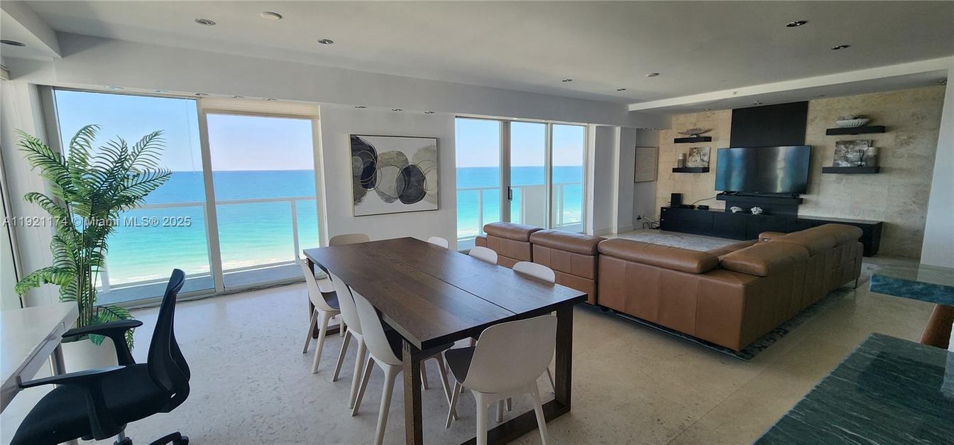 Dining room, Interior, Living room, Recessed Lighting, Water