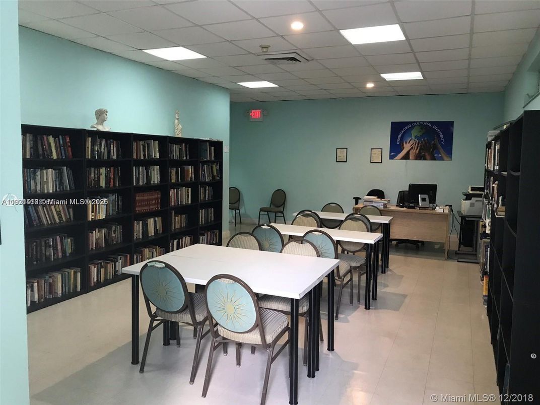 Dining room, Interior, Recessed Lighting