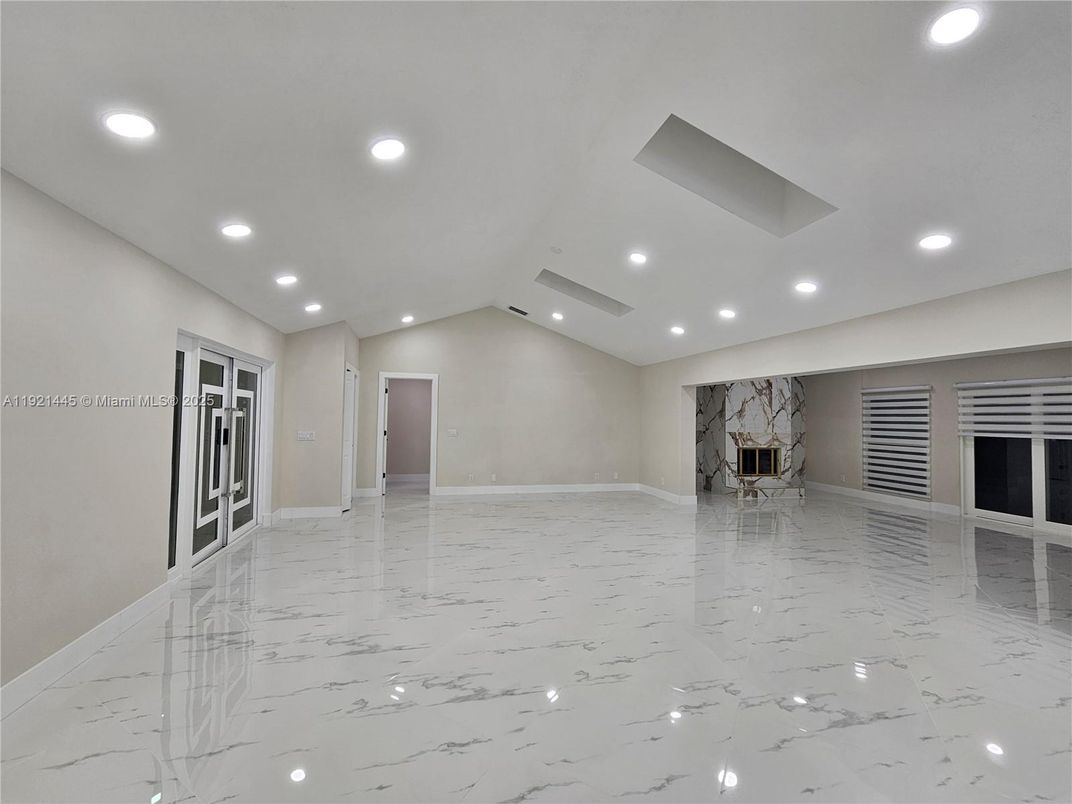 Empty room, Interior, Marble, Recessed Lighting