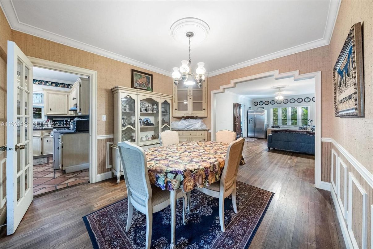 Chandelier, Dining room, Interior, Kitchen, Wood Texture Flooring