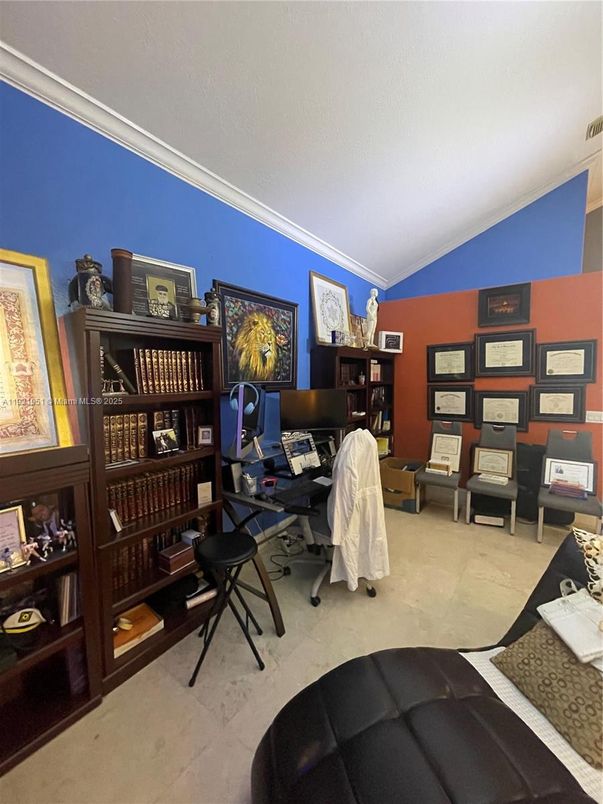 Home Office, Interior