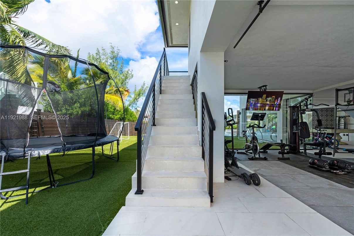 Exterior, Fitness Equipment, Playground