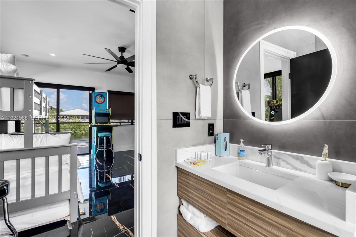 Bathroom, Dual Sink Vanities, Interior, Recessed Lighting