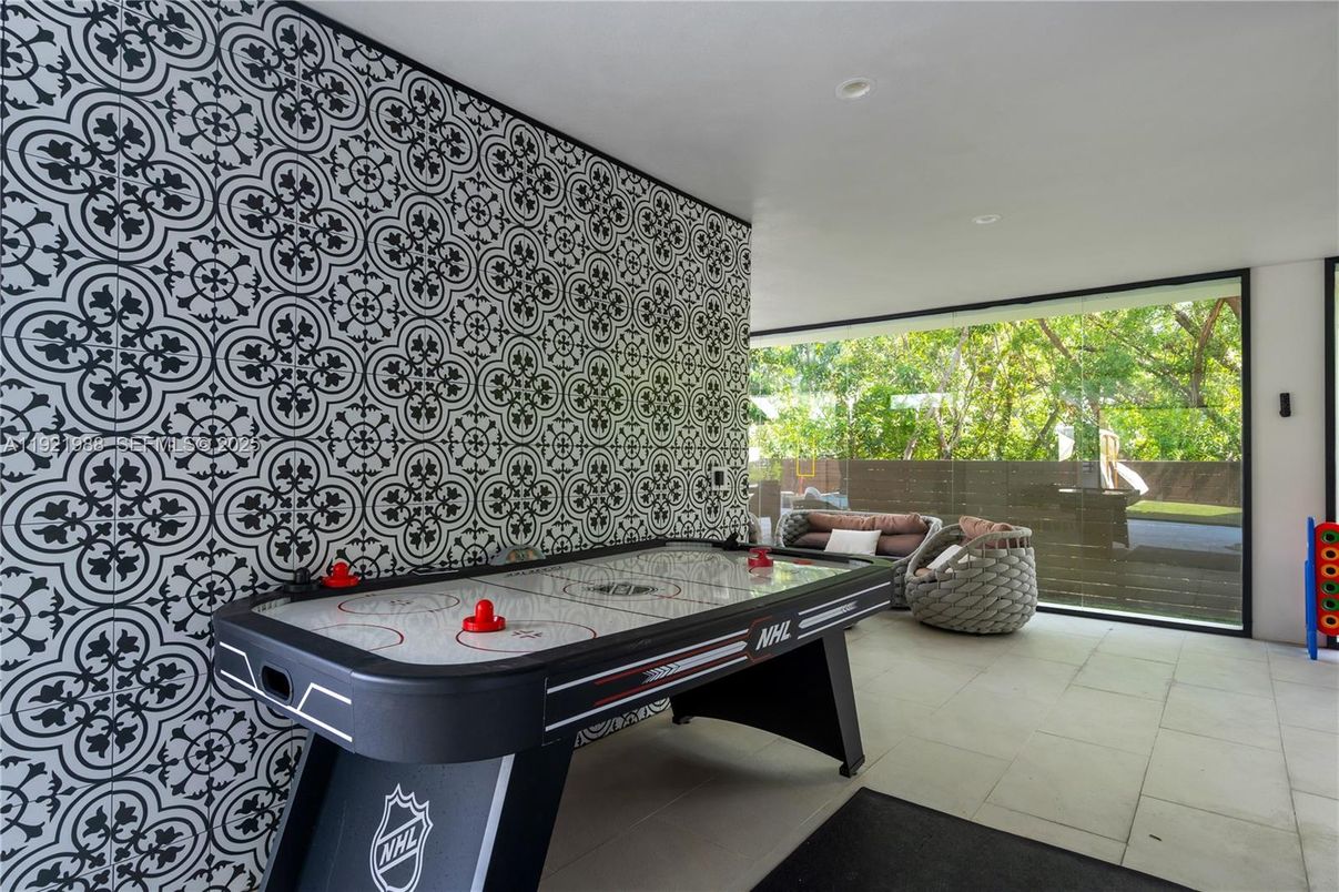 Game Room, Interior, Recessed Lighting