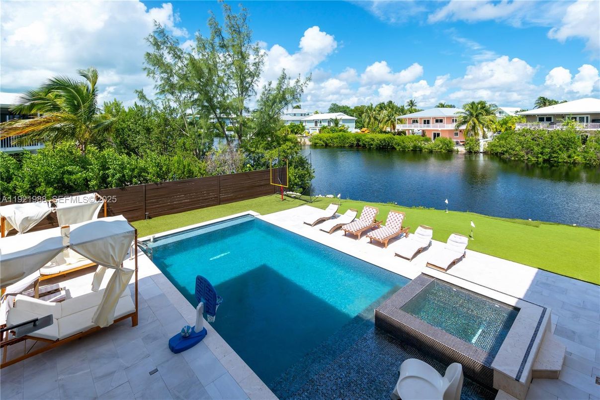 Exterior, Pool, Water