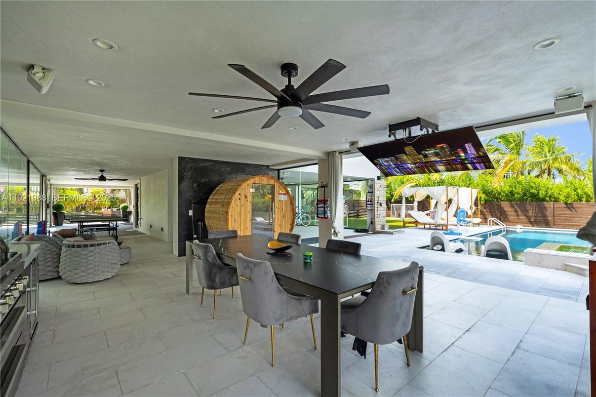 Dining room, Interior, Recessed Lighting