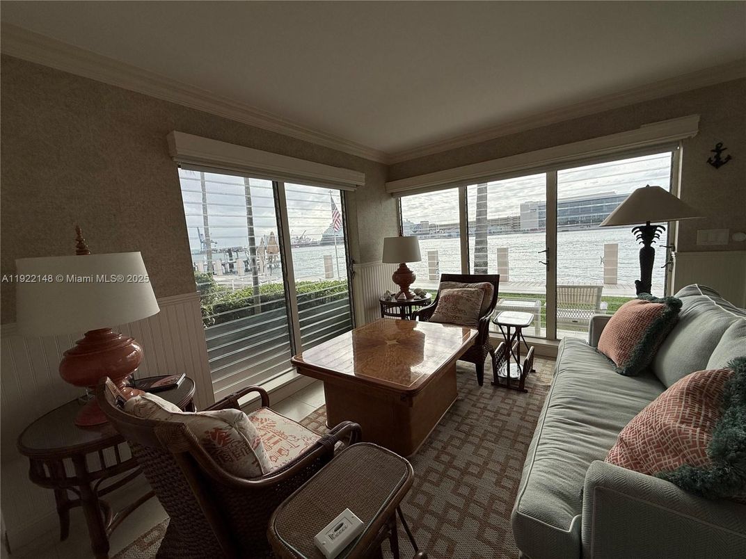 Interior, Living room, Sun Room, Water