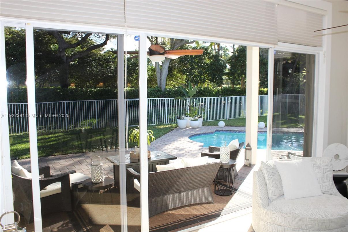 Interior, Pool, Sun Room