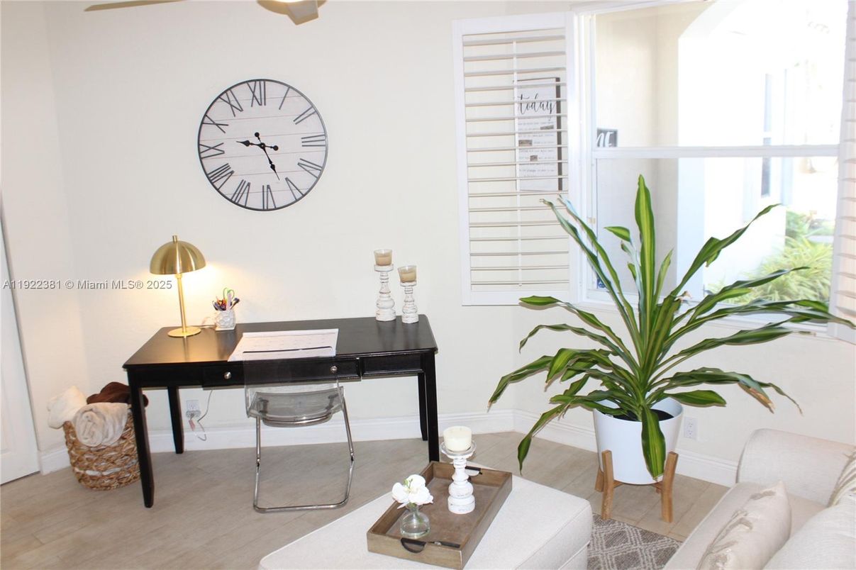 Home Office, Interior