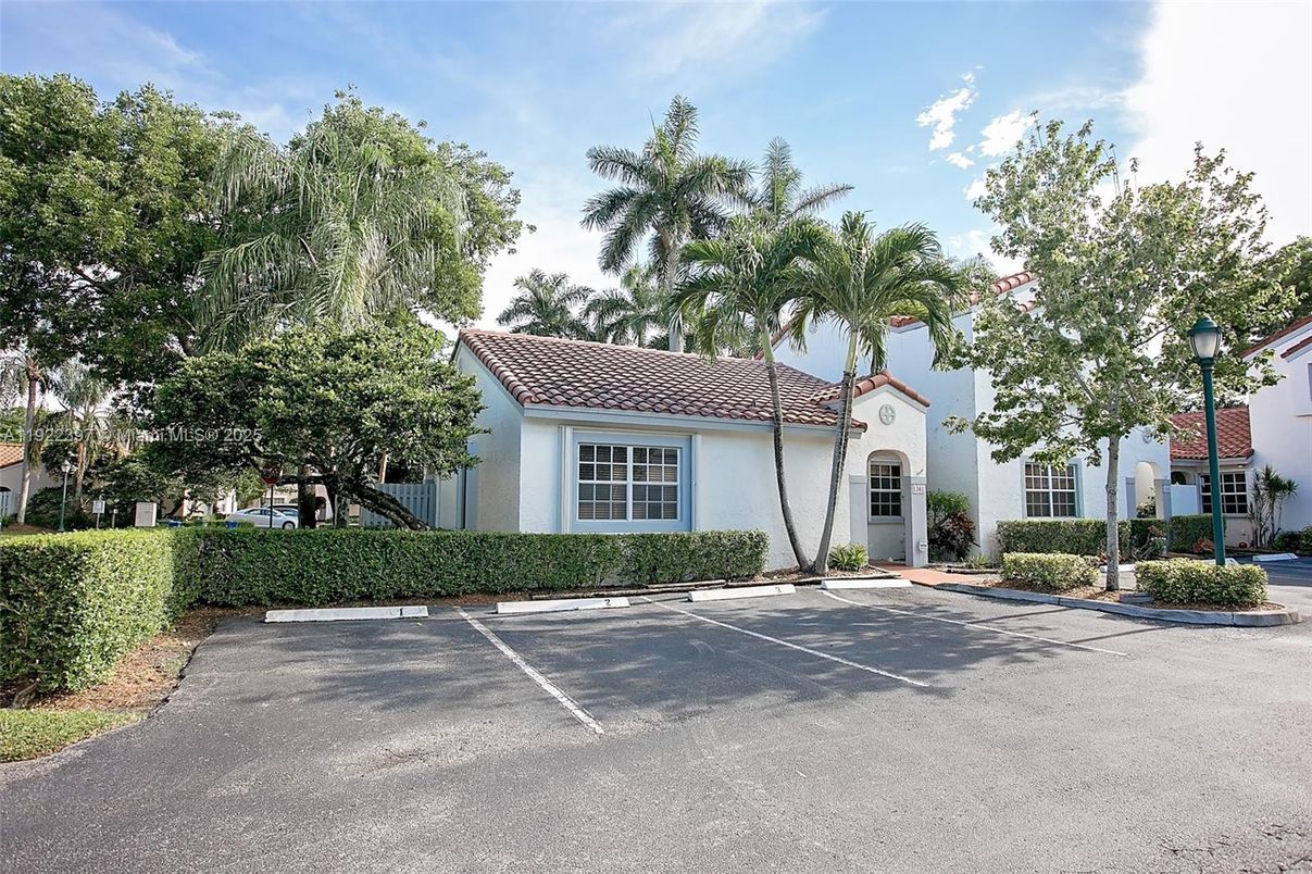 Exterior, Facade, Spanish Mediterranean