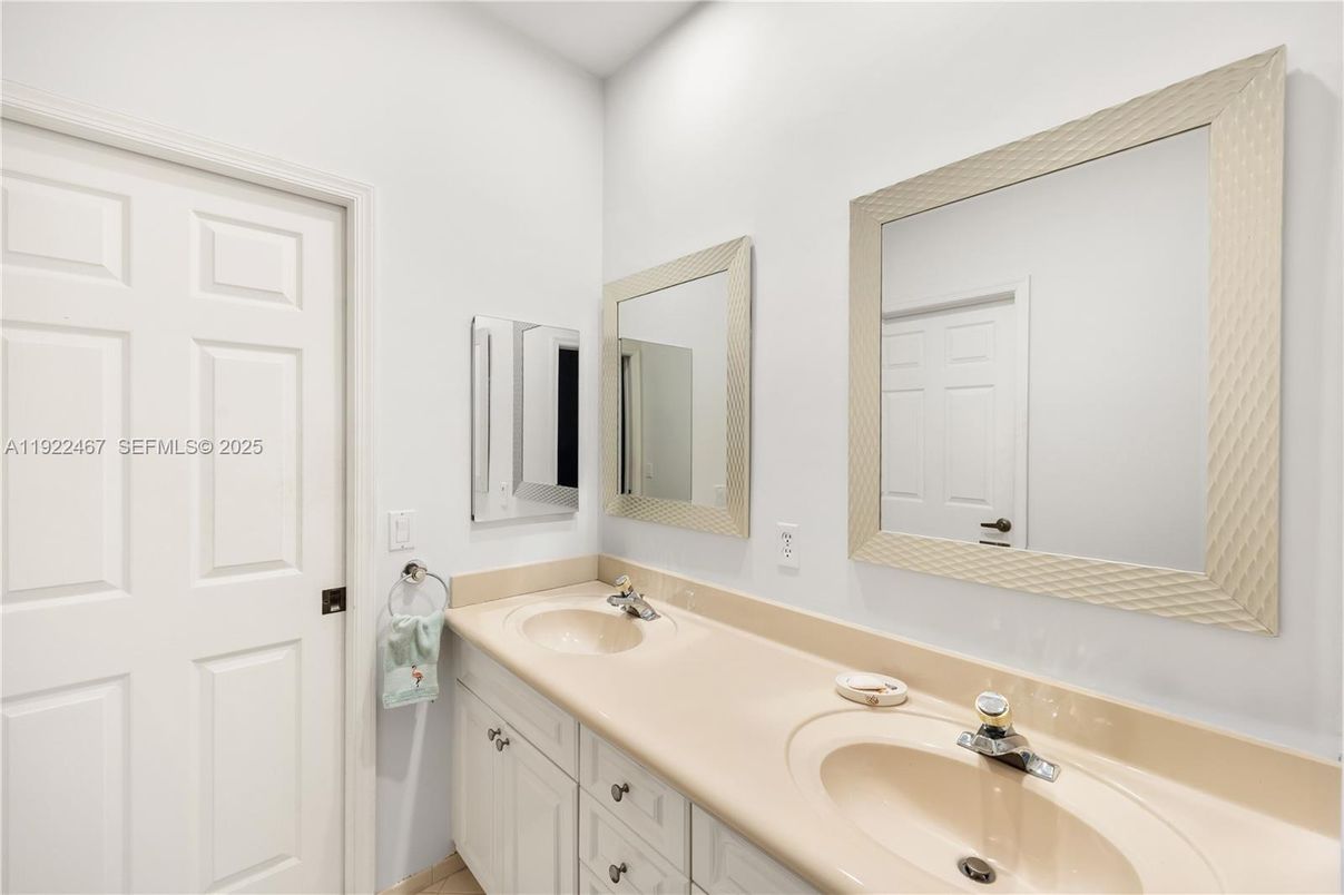 Bathroom, Dual Sink Vanities, Interior