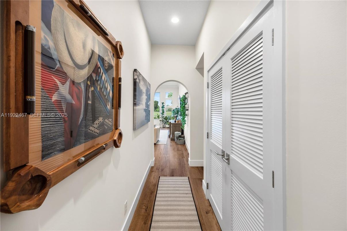 Interior, Recessed Lighting, Wood Texture Flooring