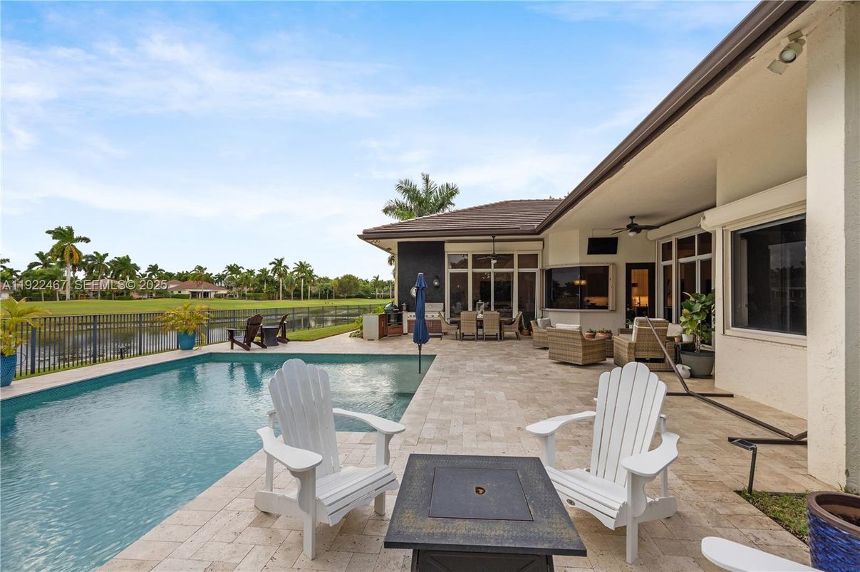 Exterior, Pool, Water