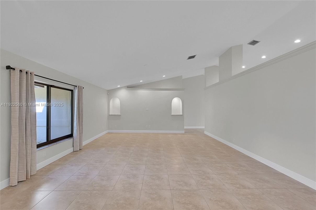 Empty room, Interior, Recessed Lighting