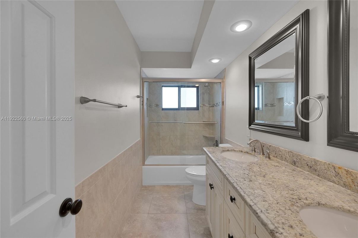 Bathroom, Dual Sink Vanities, Interior, Recessed Lighting