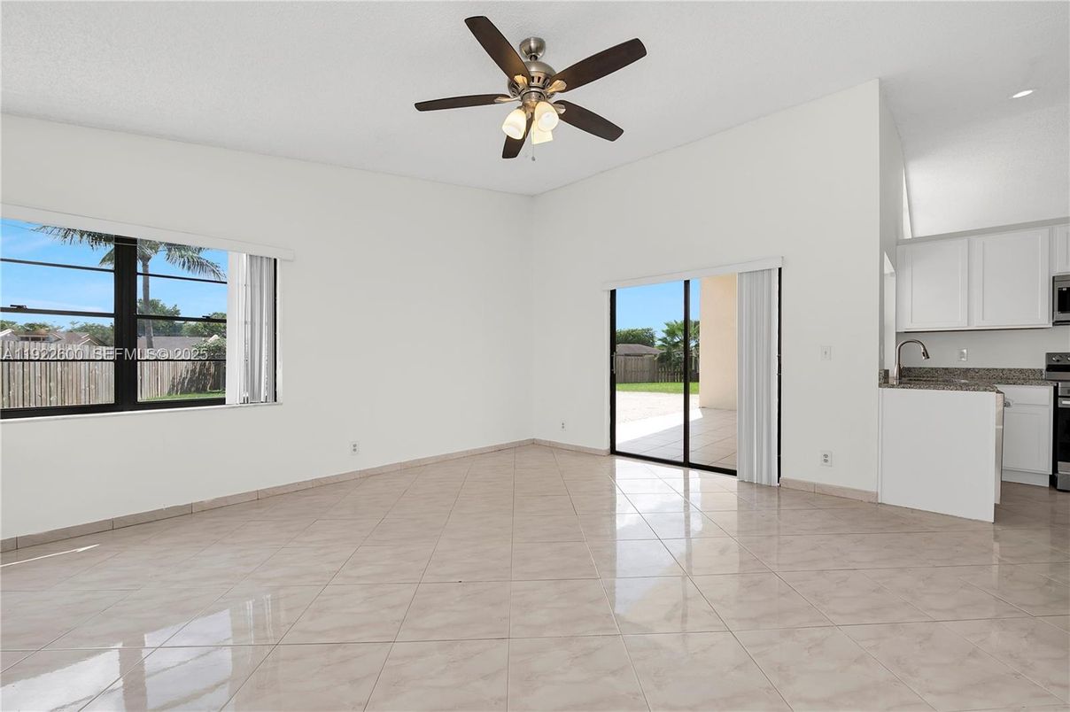 Empty room, Interior, Kitchen, Recessed Lighting