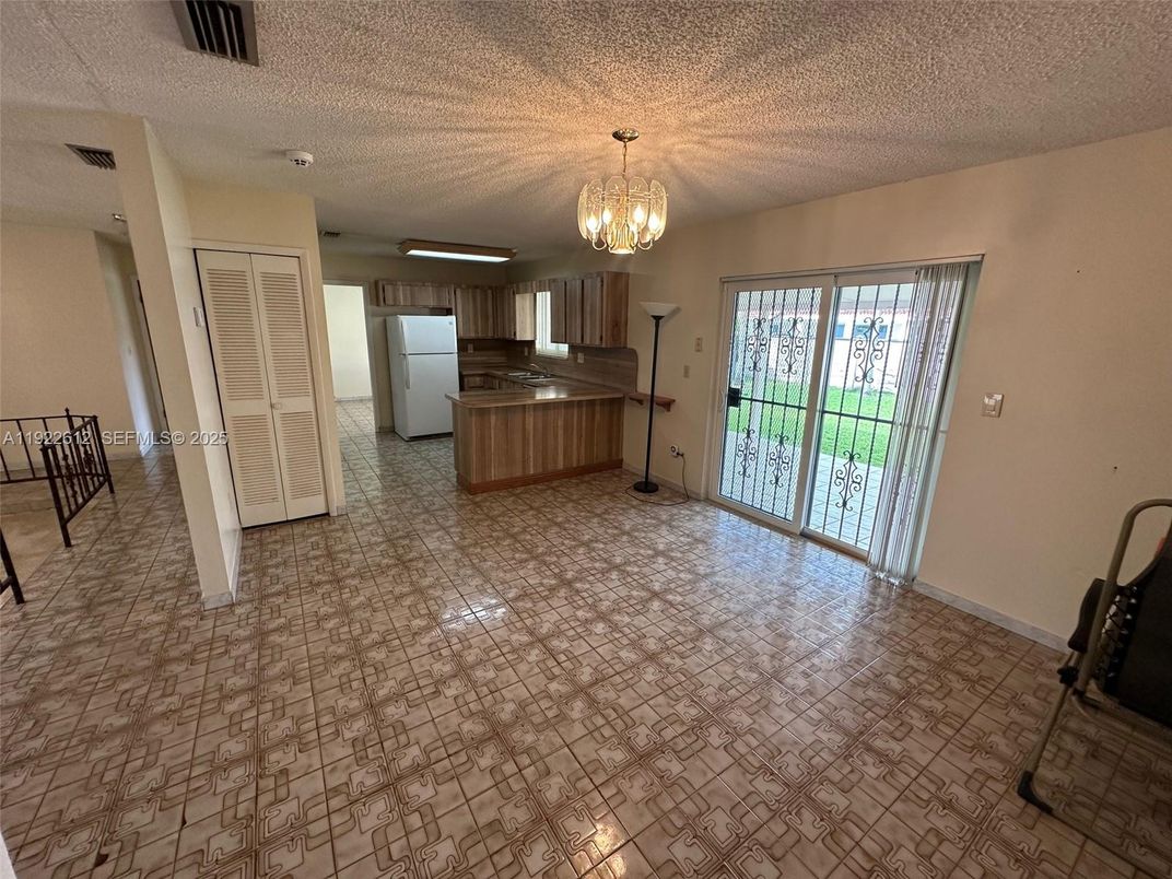 Chandelier, Empty room, Interior, Kitchen