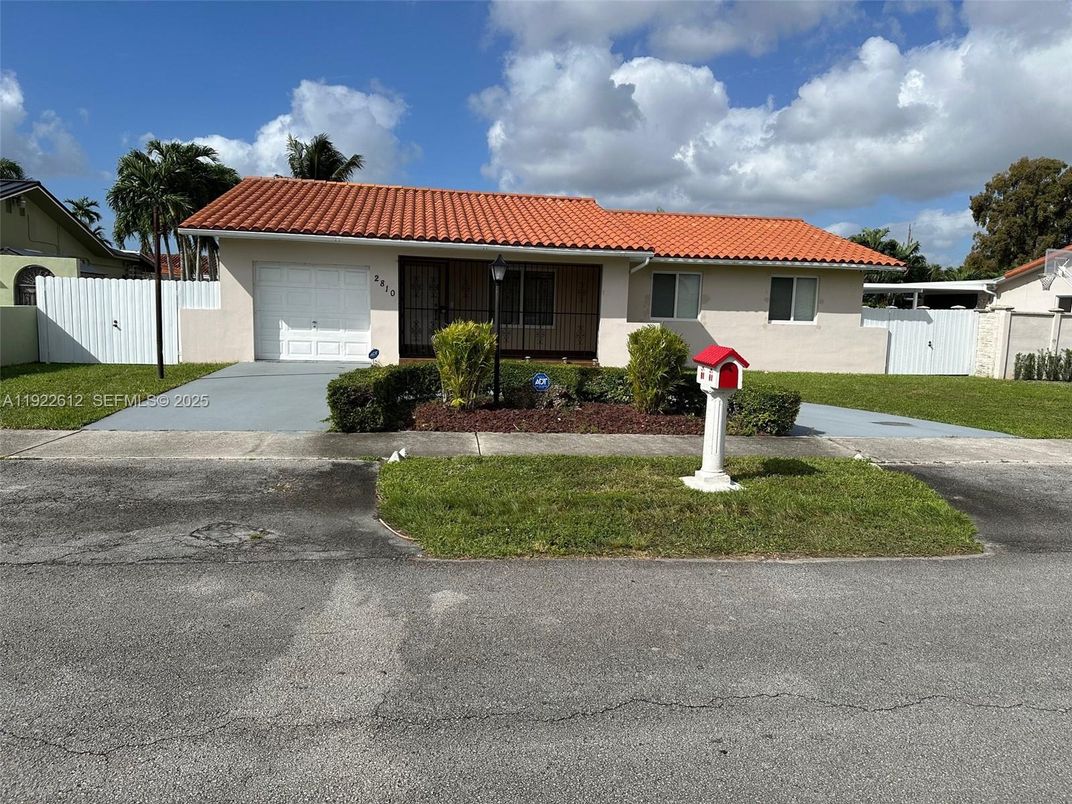 Attached, Exterior, Facade, Spanish Mediterranean