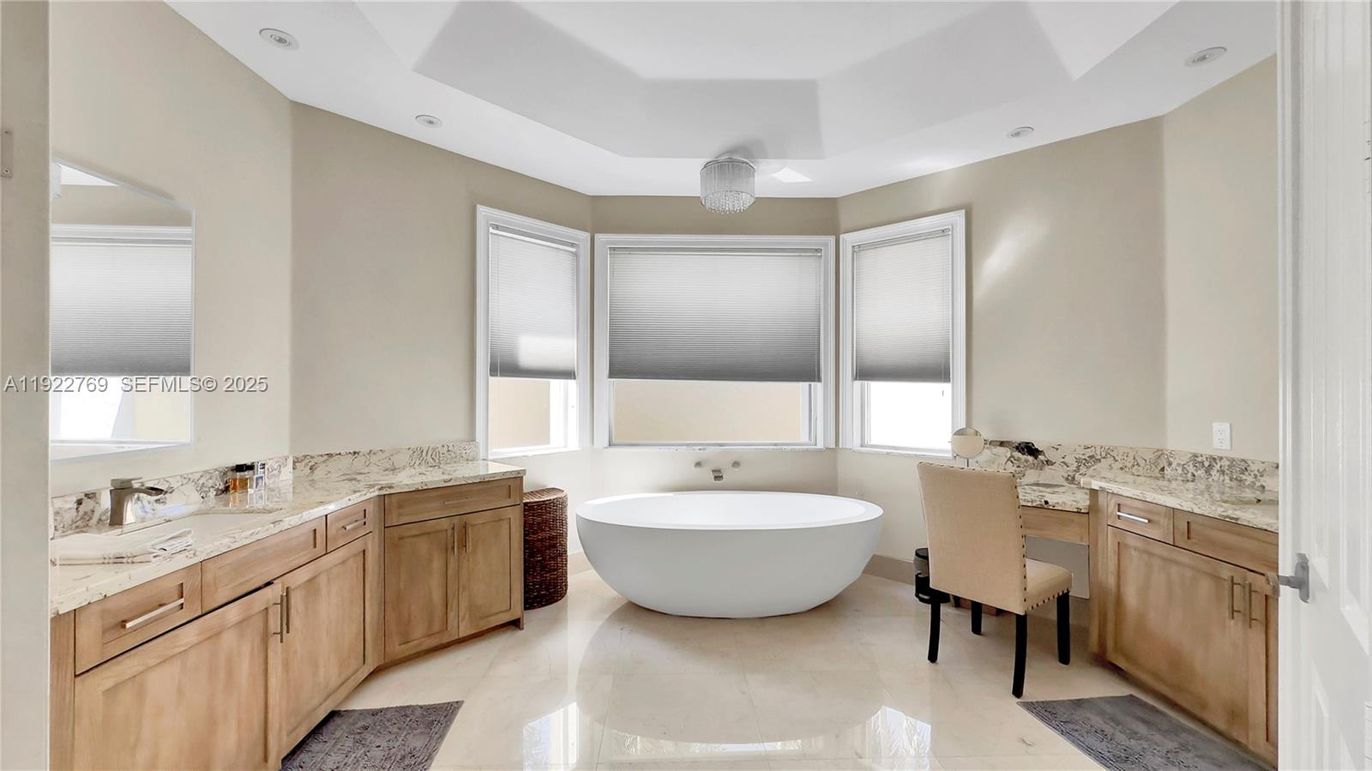 Bathroom, Dual Sink Vanities, Free Standing Baths, Interior, Recessed Lighting