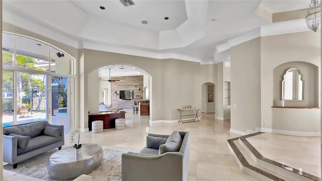 Dining room, Interior, Living room, Pendant Lights, Recessed Lighting, Stone Walls