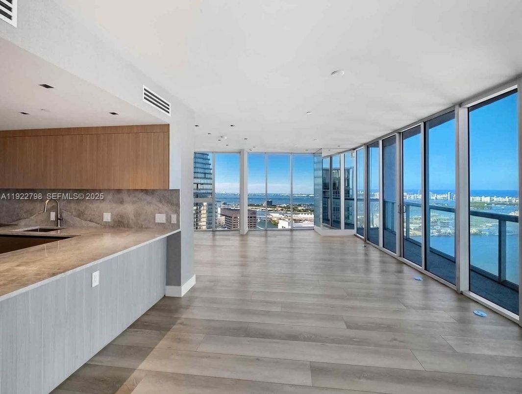 Interior, Kitchen, Recessed Lighting, Water, Wood Texture Flooring