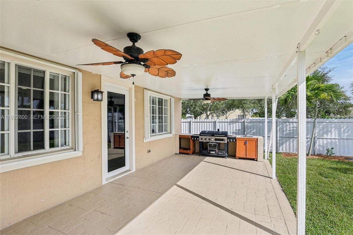 Exterior, Outdoor Kitchen