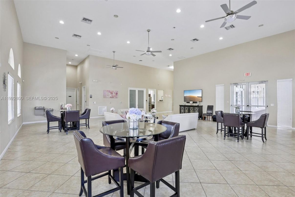 Dining room, Interior, Living room, Pendant Lights, Recessed Lighting