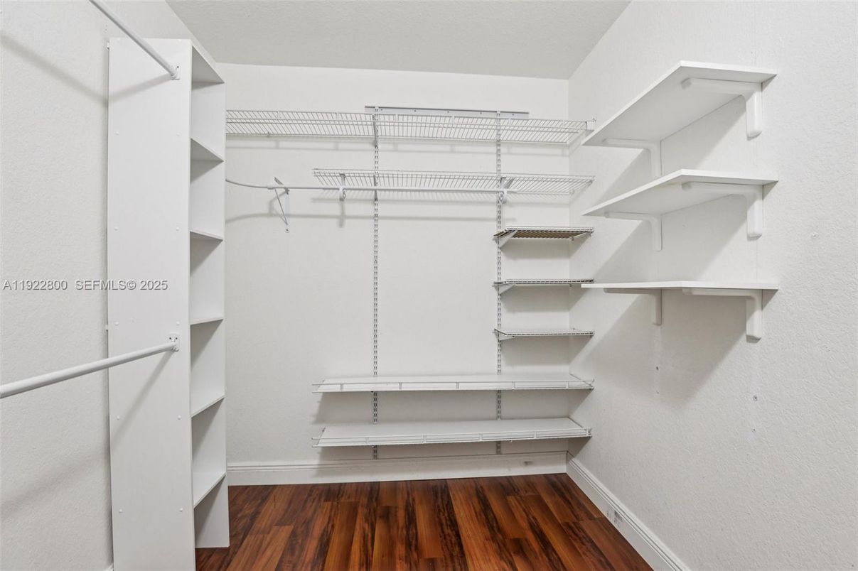 Interior, Walk-in Closets, Wood Texture Flooring