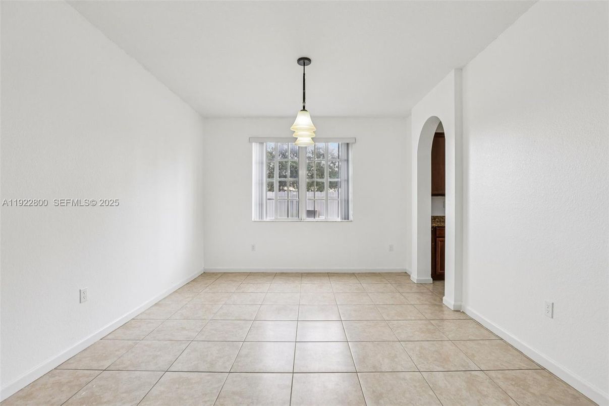 Empty room, Interior, Pendant Lights