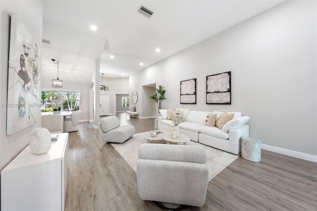 Interior, Living room, Pendant Lights, Recessed Lighting, Wood Texture Flooring