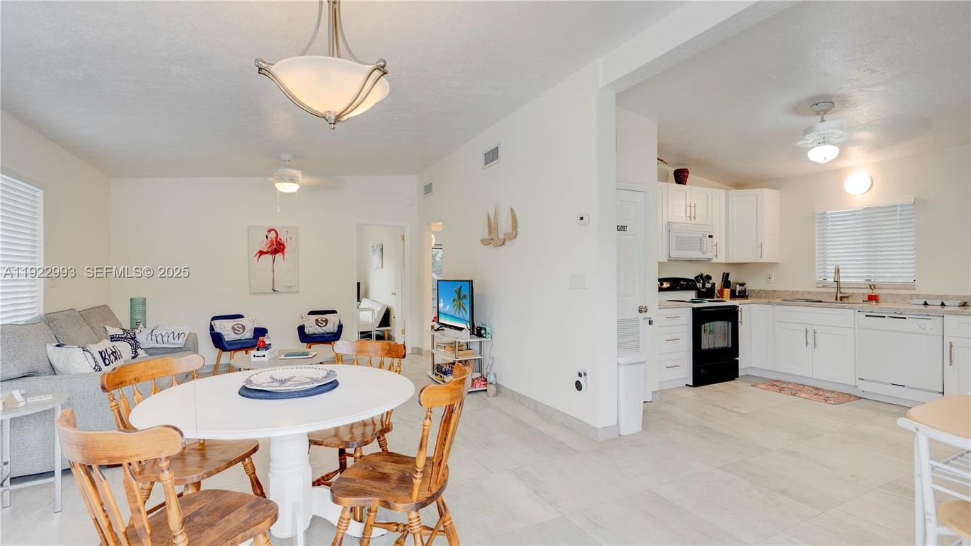 Dining room, Interior, Kitchen, Pendant Lights