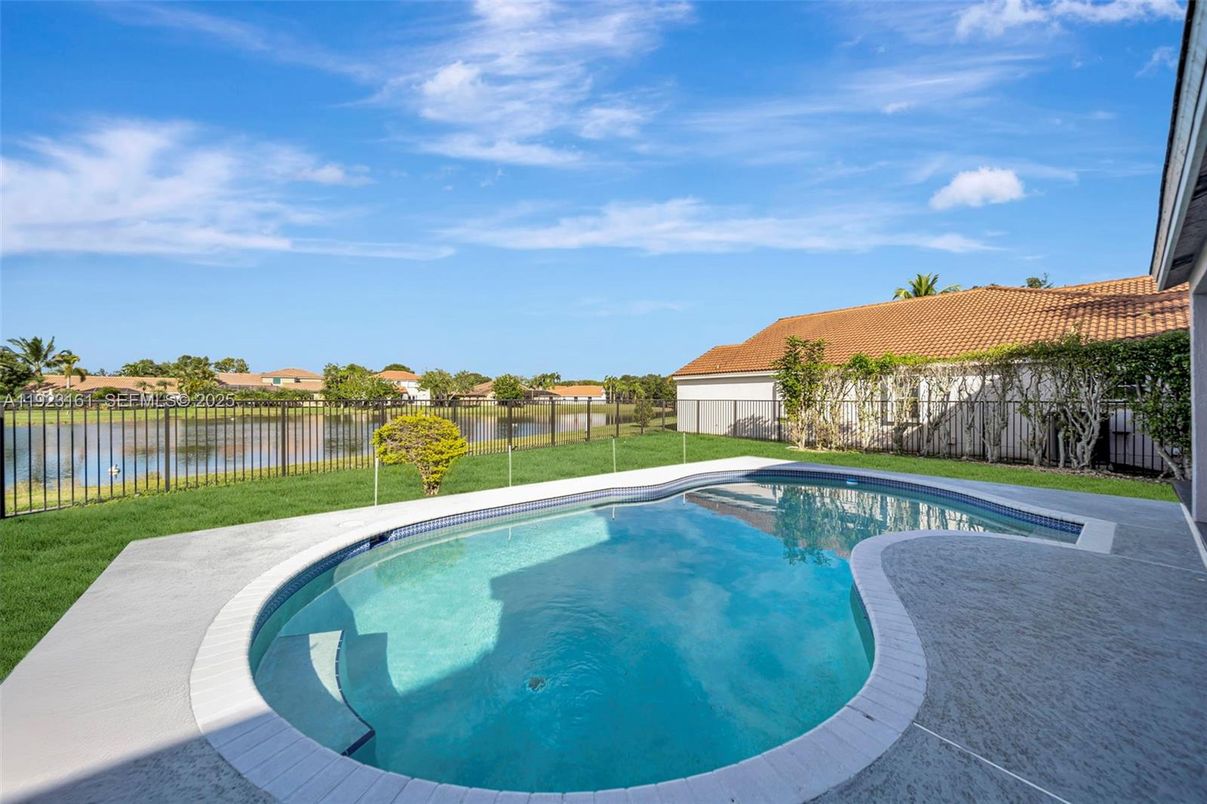 Exterior, Pool, Water