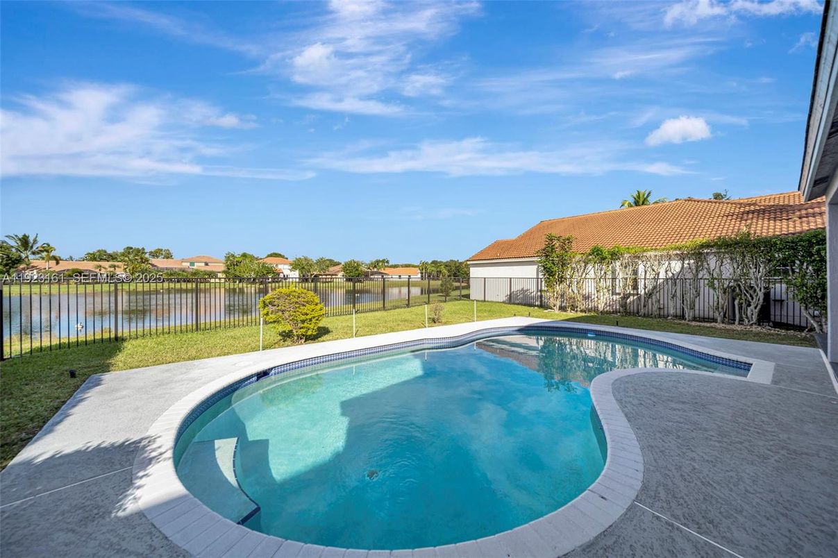 Exterior, Pool, Water