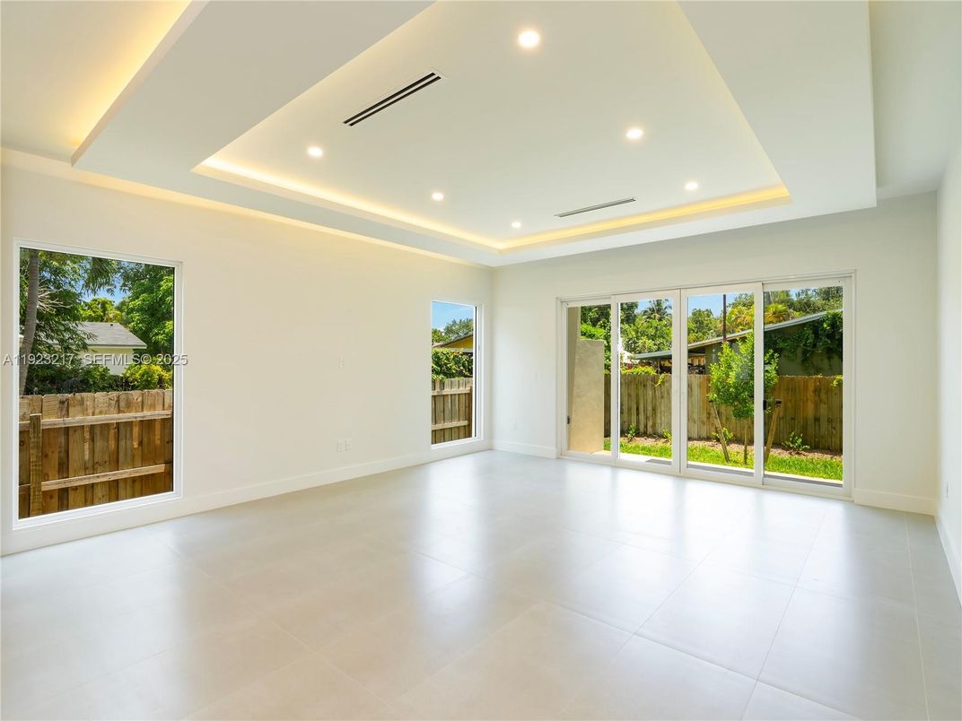 Empty room, Interior, Recessed Lighting