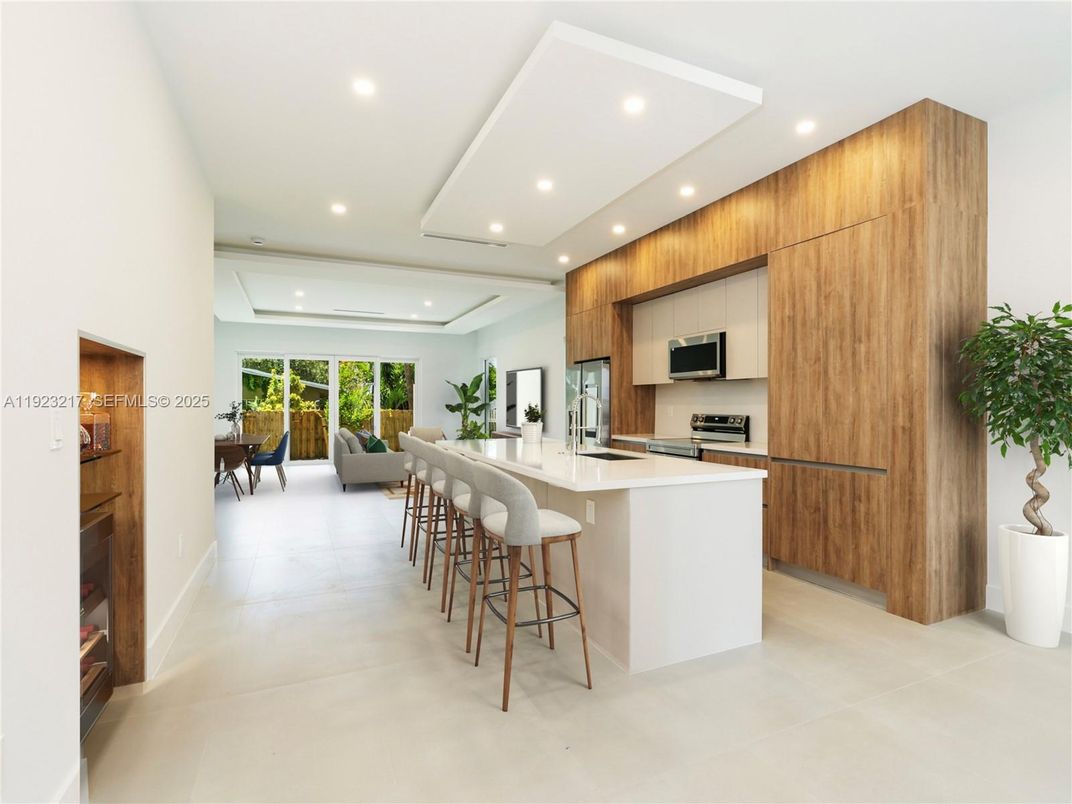 Dining room, Interior, Kitchen, Recessed Lighting, Stainless Steel Appliances