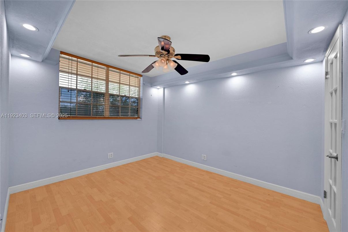 Empty room, Interior, Recessed Lighting, Wood Texture Flooring