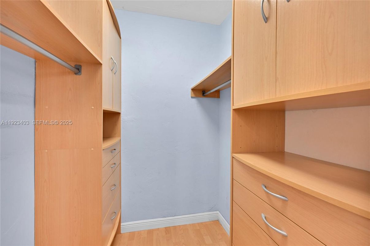 Interior, Walk-in Closets, Wood Texture Flooring