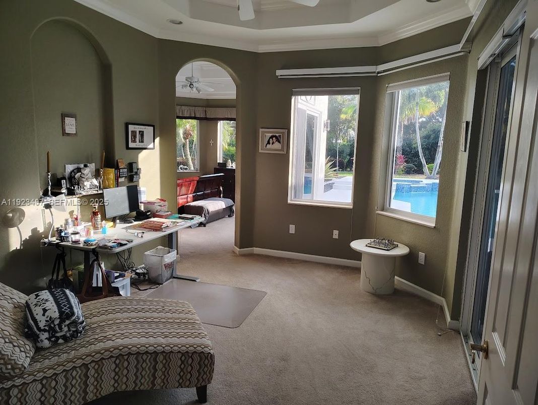 Home Office, Interior