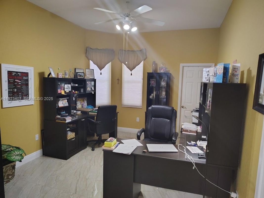 Home Office, Interior