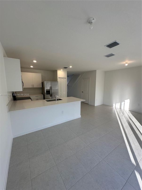 Empty room, Interior, Kitchen, Recessed Lighting