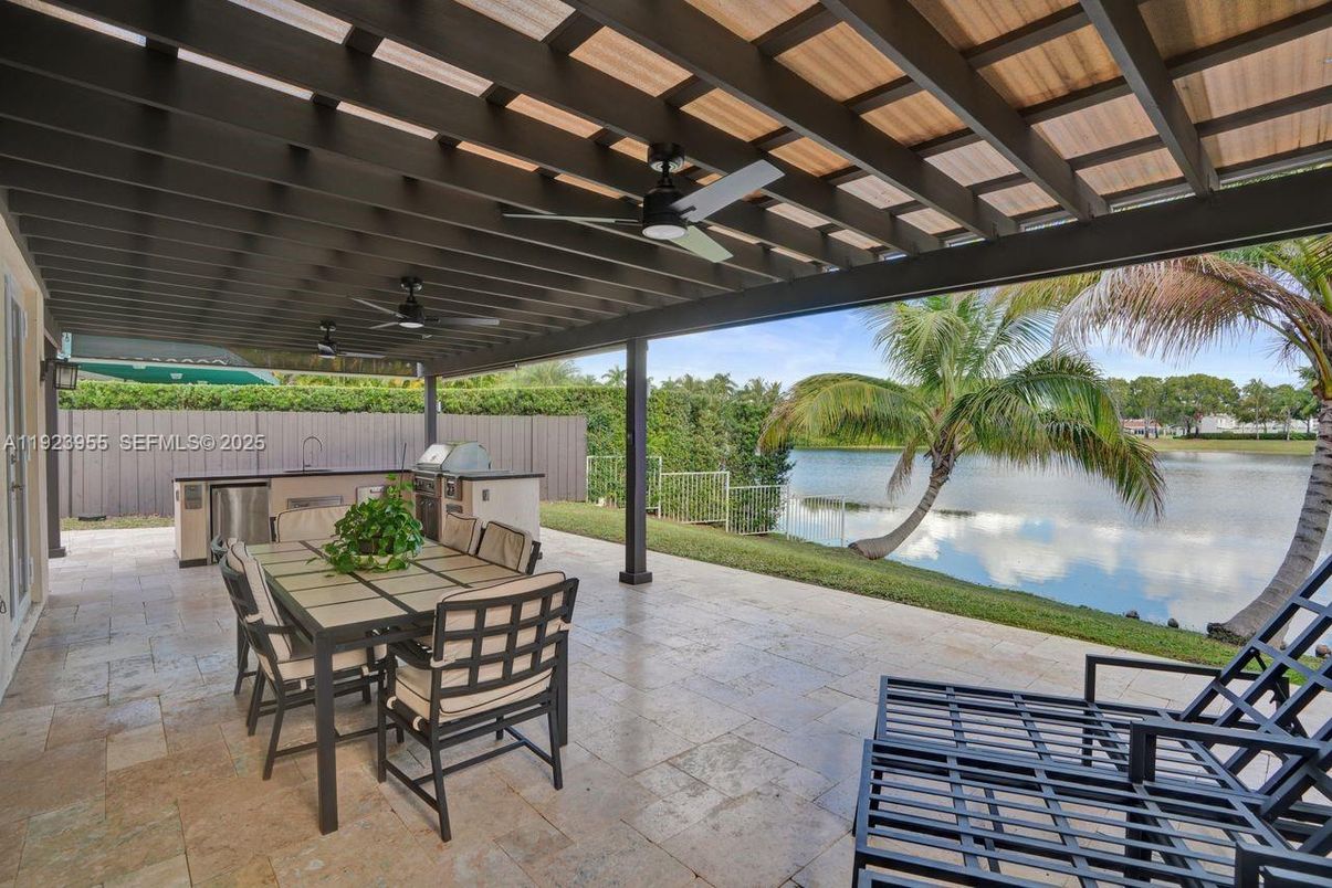 Exterior, Outdoor Kitchen, Water