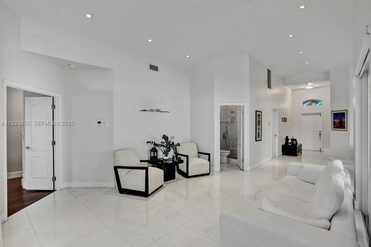 Bathroom, Interior, Living room, Recessed Lighting