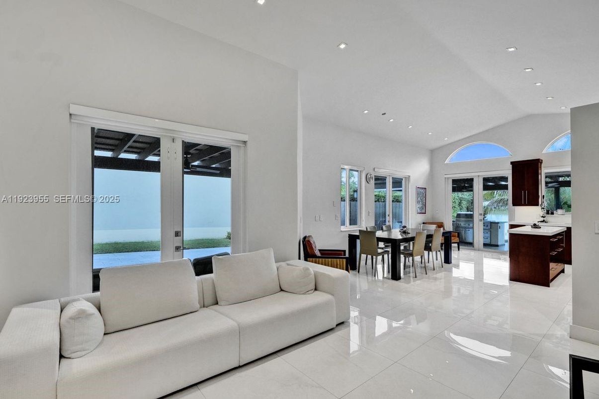 Dining room, Interior, Living room, Recessed Lighting, Water