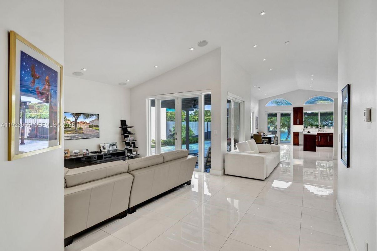 Interior, Living room, Recessed Lighting, Water